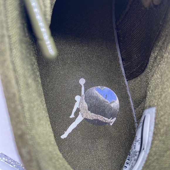 Womens NIKE AIR JORDAN
FUTURE Olive Trainers AR0726-300 - Picture 7 of 15